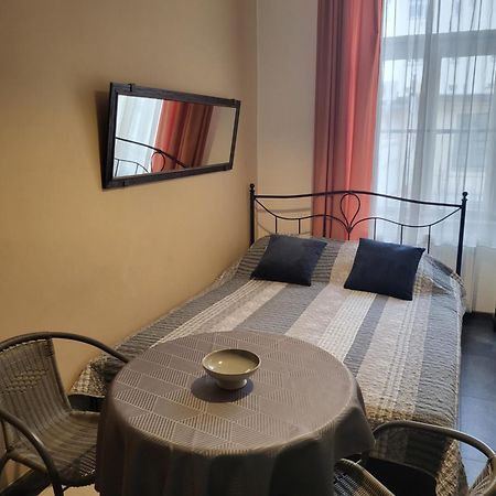 Pension Sunflower Praga Exterior foto