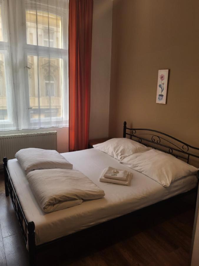 Pension Sunflower Praga Exterior foto